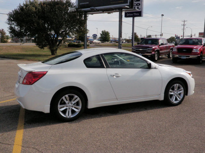 nissan altima 2012 white coupe 2 5 s gasoline 4 cylinders front wheel drive automatic 56001