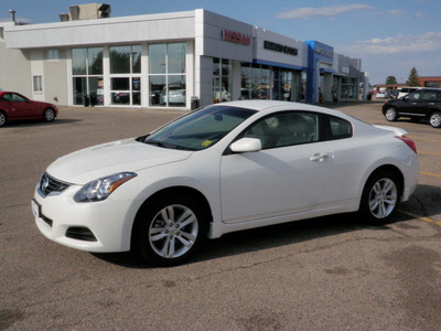 nissan altima 2012 white coupe 2 5 s gasoline 4 cylinders front wheel drive automatic 56001