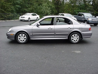 hyundai sonata 2005 gray sedan gl gasoline 4 cylinders front wheel drive 06019