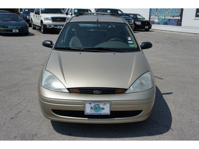 ford focus 2001 gold wagon se gasoline 4 cylinders front wheel drive automatic 77388
