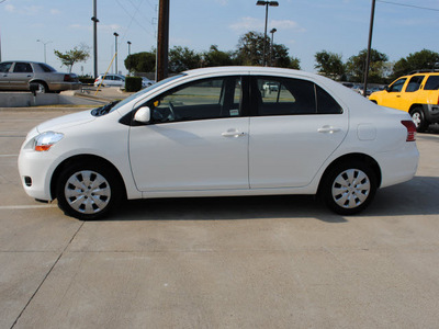 toyota yaris 2010 white sedan gasoline 4 cylinders front wheel drive automatic 75228