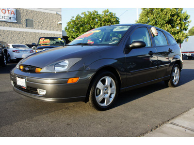 ford focus 2003 gray hatchback zx5 gasoline 4 cylinders front wheel drive 5 speed manual 91761