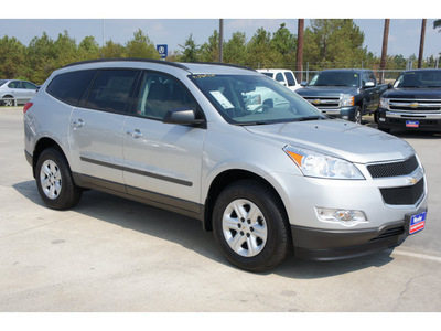 chevrolet traverse 2011 silver suv gasoline 6 cylinders front wheel drive 6 spd auto,elec cntlled w 77090