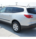 chevrolet traverse 2011 silver suv gasoline 6 cylinders front wheel drive 6 spd auto,elec cntlled w 77090
