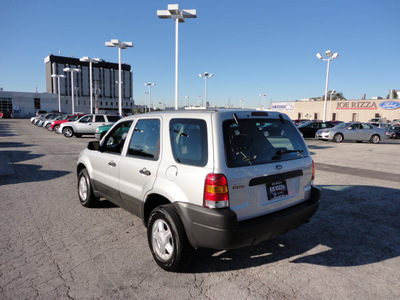 ford escape 2004 silver suv xls gasoline 6 cylinders front wheel drive automatic with overdrive 60546