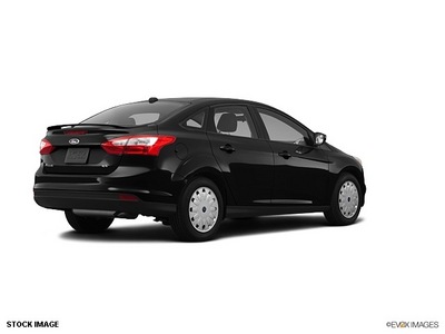 ford focus 2012 black sedan se gasoline 4 cylinders front wheel drive 6 speed automatic 77388