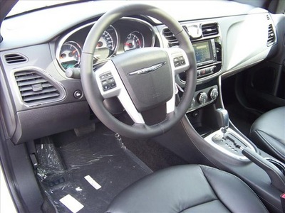 chrysler 200 2012 white sedan limited gasoline 4 cylinders front wheel drive not specified 44024