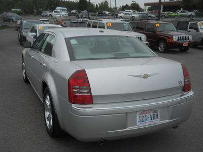 chrysler 300 2006 silver sedan c gasoline 8 cylinders rear wheel drive shiftable automatic 99212