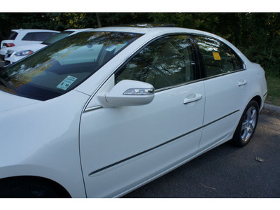 acura rl 2006 premium white sedan 3 5 gasoline 6 cylinders all whee drive shiftable automatic 07712