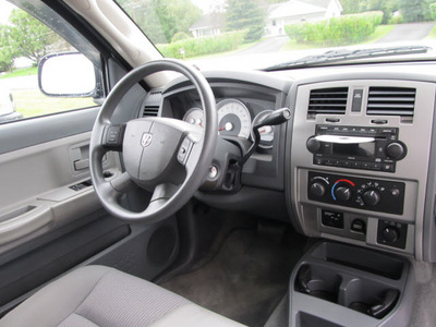 dodge dakota 2007 silver gasoline 8 cylinders 4 wheel drive automatic 13350