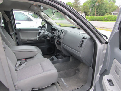 dodge dakota 2007 silver gasoline 8 cylinders 4 wheel drive automatic 13350