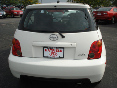 scion xa 2005 white hatchback gasoline 4 cylinders front wheel drive 5 speed manual 43228