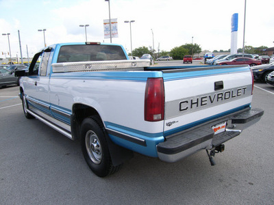 chevrolet c k 2500 series 1995 blue and white pickup truck c2500 gasoline 8 cylinders rear wheel drive automatic 46219