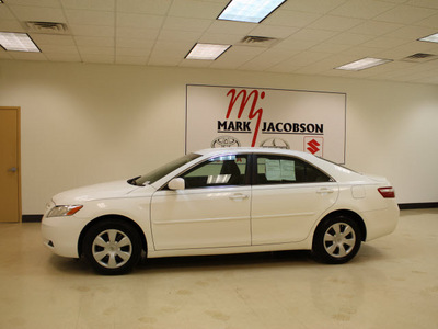 toyota camry 2009 white sedan le gasoline 4 cylinders front wheel drive automatic 27707