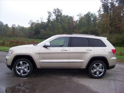 jeep grand cherokee 2012 gold suv overland gasoline 6 cylinders 4 wheel drive not specified 44024