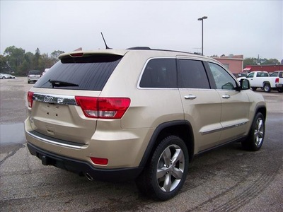 jeep grand cherokee 2012 gold suv overland gasoline 6 cylinders 4 wheel drive not specified 44024