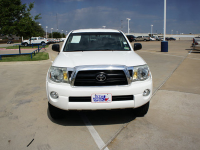 toyota tacoma 2005 white prerunner v6 gasoline 6 cylinders rear wheel drive automatic 76108