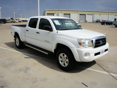 toyota tacoma 2005 white prerunner v6 gasoline 6 cylinders rear wheel drive automatic 76108