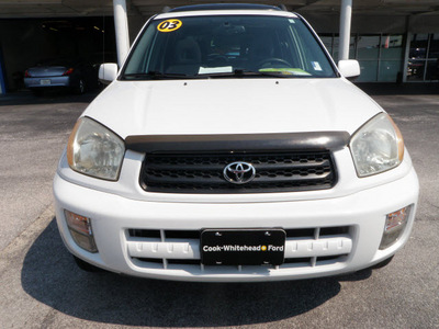 toyota rav4 2003 white suv gasoline 4 cylinders front wheel drive 5 speed manual 32401