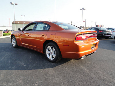 dodge charger 2011 orange sedan se gasoline 6 cylinders rear wheel drive shiftable automatic 60915