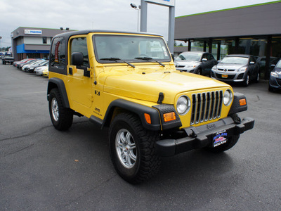 jeep wrangler 2004 yellow suv x gasoline 6 cylinders 4 wheel drive automatic with overdrive 98371