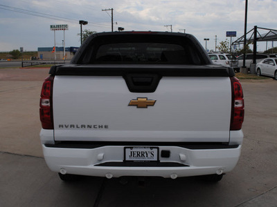 chevrolet avalanche 2007 white suv lt gasoline 8 cylinders rear wheel drive automatic 76087