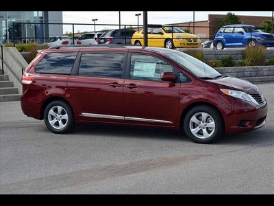 toyota sienna 2012 van gasoline 6 cylinders front wheel drive 6 speed automatic 46219