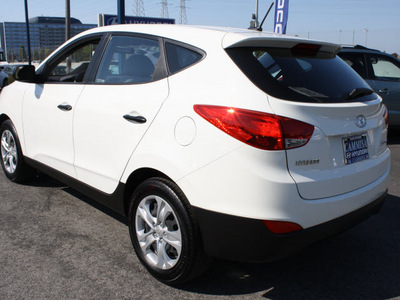 hyundai tucson 2011 white gasoline 4 cylinders front wheel drive automatic 94010