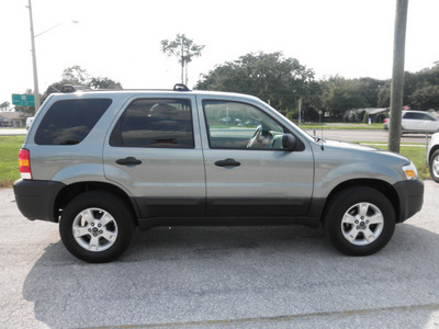 ford escape 2005 green suv xlt gasoline 6 cylinders front wheel drive automatic 32778