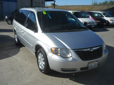 chrysler town and country 2005 silver touring gasoline 6 cylinders front wheel drive 4 speed automatic 99212