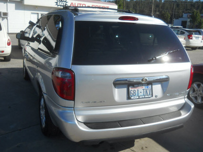 chrysler town and country 2005 silver touring gasoline 6 cylinders front wheel drive 4 speed automatic 99212