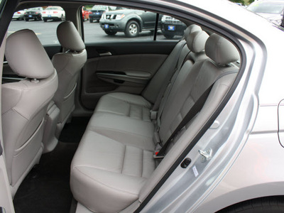 honda accord 2009 alabaster silver sedan ex l v6 gasoline 6 cylinders front wheel drive automatic 07701