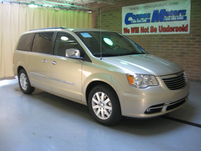 chrysler town and country 2012 white gold van touring l flex fuel 6 cylinders front wheel drive automatic 44883