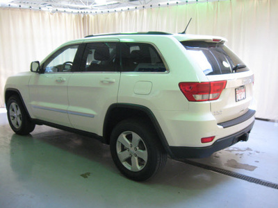 jeep grand cherokee 2012 white suv laredo x gasoline 6 cylinders 4 wheel drive automatic 44883