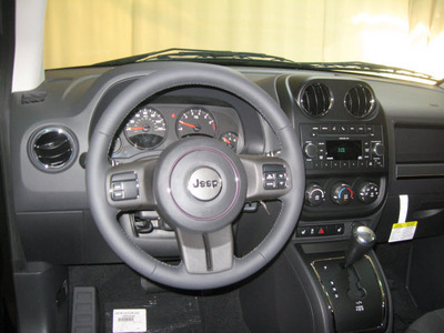 jeep compass 2011 black suv latitude gasoline 4 cylinders 2 wheel drive automatic 44883