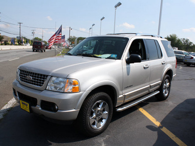 ford explorer 2004 gray suv limited gasoline 8 cylinders 4 wheel drive automatic with overdrive 07730