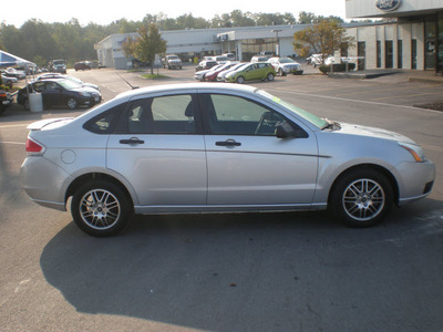 ford focus 2010 silver sedan se gasoline 4 cylinders front wheel drive automatic with overdrive 13502