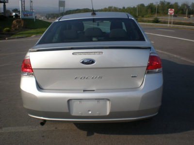 ford focus 2010 silver sedan se gasoline 4 cylinders front wheel drive automatic with overdrive 13502