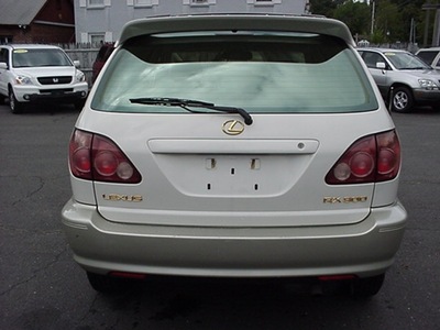 lexus rx 300 2000 off white suv awd gasoline 6 cylinders front wheel drive automatic 06019