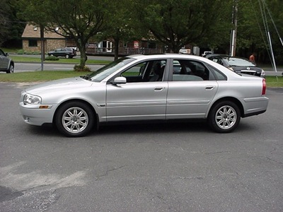volvo s80 2005 silver sedan 2 5t gasoline 5 cylinders all whee drive automatic 06019