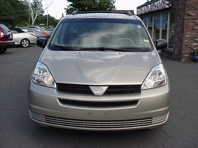 toyota sienna 2005 lt  brown van le 7 passenger gasoline 6 cylinders front wheel drive automatic 06019