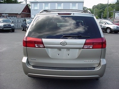 toyota sienna 2005 lt  brown van le 7 passenger gasoline 6 cylinders front wheel drive automatic 06019