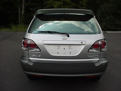 lexus rx 300 2002 silver suv awd gasoline 6 cylinders all whee drive automatic 06019