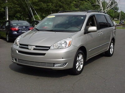 toyota sienna 2005 silver van xle limited 7 passenger gasoline 6 cylinders all whee drive automatic 06019
