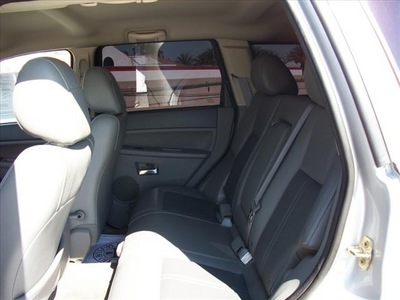 jeep grand cherokee 2006 silver suv limited gasoline 8 cylinders 4 wheel drive automatic 90241