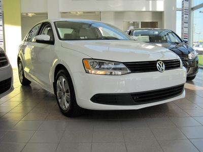 volkswagen jetta 2011 white sedan se pzev gasoline 5 cylinders 6 speed automatic 46410