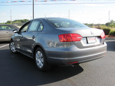 volkswagen jetta 2011 gray sedan s gasoline 4 cylinders 6 speed automatic 46410