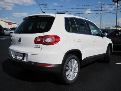 volkswagen tiguan 2011 white suv sel 4motion gasoline 4 cylinders all whee drive 6 speed automatic 46410