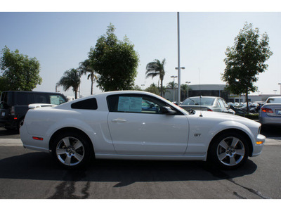 ford mustang 2007 white coupe gt gasoline 8 cylinders rear wheel drive 91761