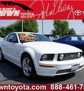 ford mustang 2007 white coupe gt gasoline 8 cylinders rear wheel drive 91761